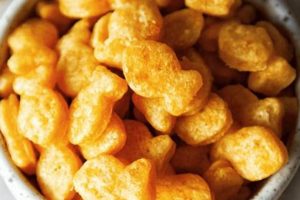 Plant-Based Vegan Goldfish: A Cheesy Cracker Alternative! | Discover Delicious Vegan Food, Beauty Swaps, and Zero-Waste Tips for a Greener Life