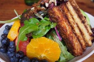 Seattle's Best Vegan Restaurants: Find WA Plant-Based Eats | Discover Delicious Vegan Food, Beauty Swaps, and Zero-Waste Tips for a Greener Life