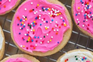Easy Vegan Sugar Cookie Recipe: Delicious Cookies! | Discover Delicious Vegan Food, Beauty Swaps, and Zero-Waste Tips for a Greener Life