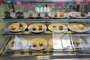 Best Vegan Cake Sarasota, FL: Delicious &amp; Guilt-Free! | Discover Delicious Vegan Food, Beauty Swaps, and Zero-Waste Tips for a Greener Life